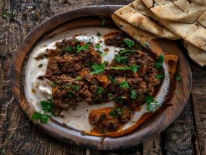 Ali Nazik Rezept – Hackfleisch auf rauchigem Auberginenpüree